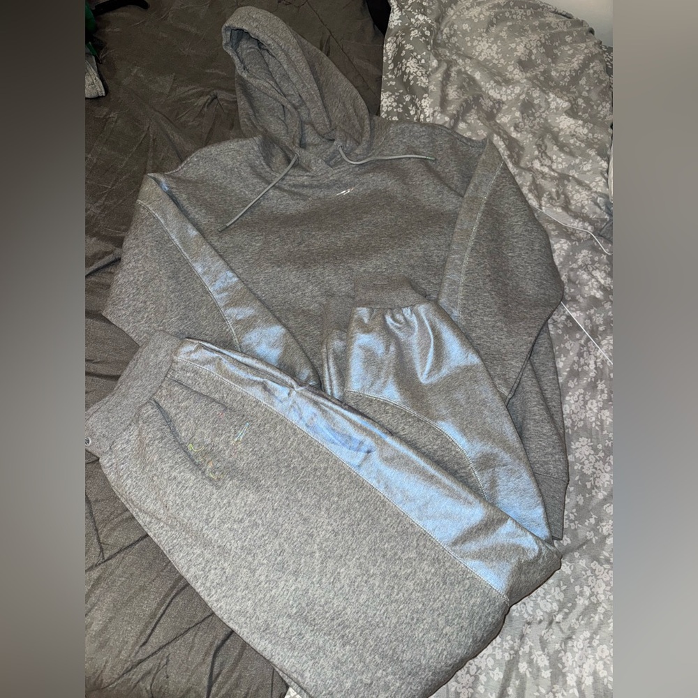 NWOT Oversized XS Nike sweatsuit.